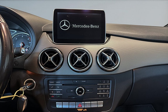 Mercedes-Benz B200 12 of 17