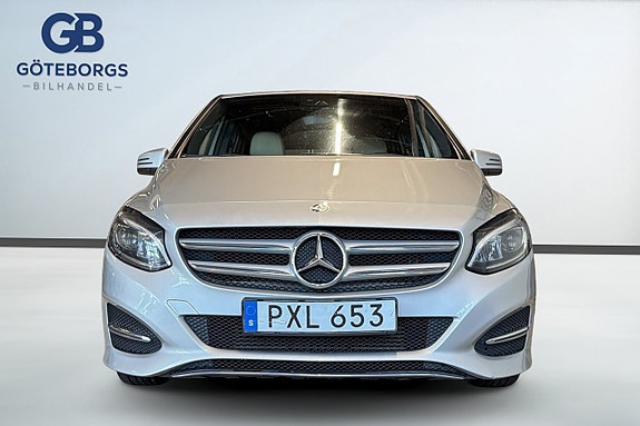 Mercedes-Benz B200 8 of 17