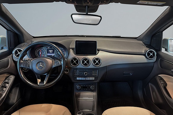 Mercedes-Benz B200 11 of 17