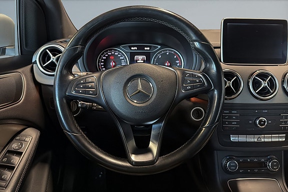 Mercedes-Benz B200 14 of 17