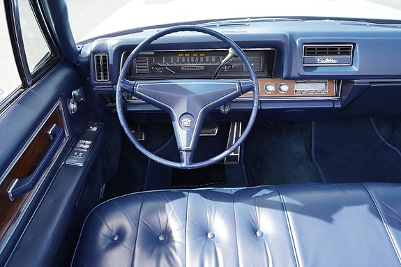 Cadillac Deville 13 of 27