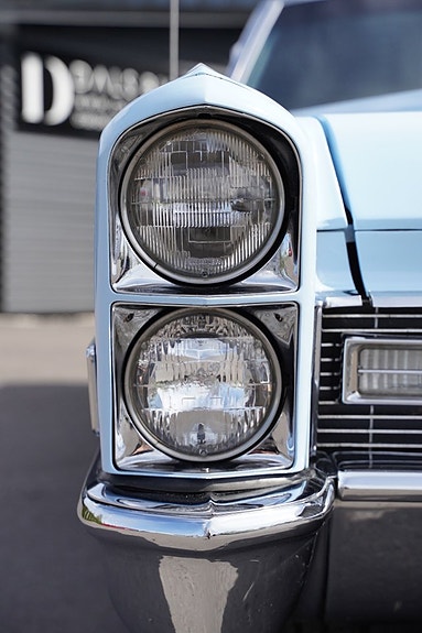 Cadillac Deville 10 of 27