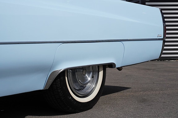 Cadillac Deville 8 of 27