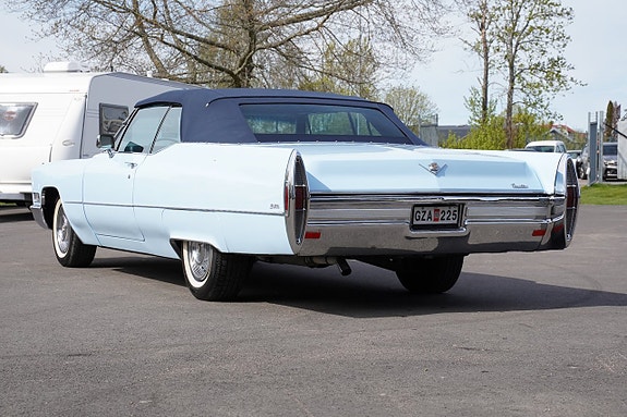 Cadillac Deville 26 of 27