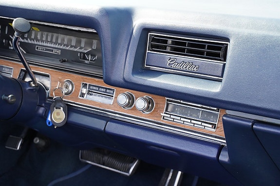 Cadillac Deville 19 of 27