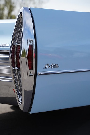Cadillac Deville 3 of 27