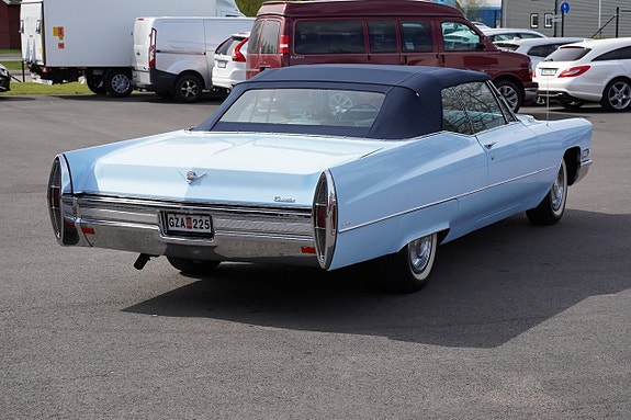 Cadillac Deville 25 of 27