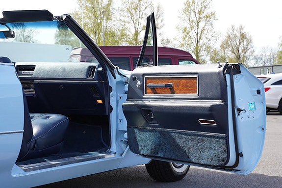 Cadillac Deville 16 of 27