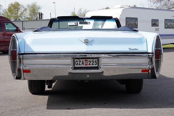 Cadillac Deville 4 of 27