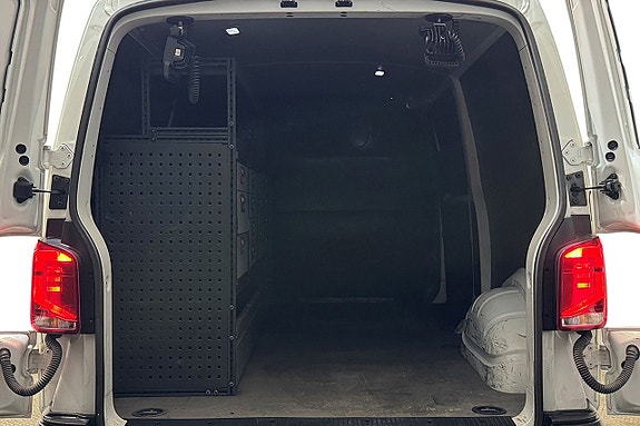 Volkswagen e-Transporter 24 of 26