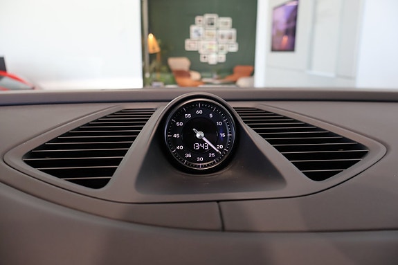 Porsche Macan 4 9 of 9