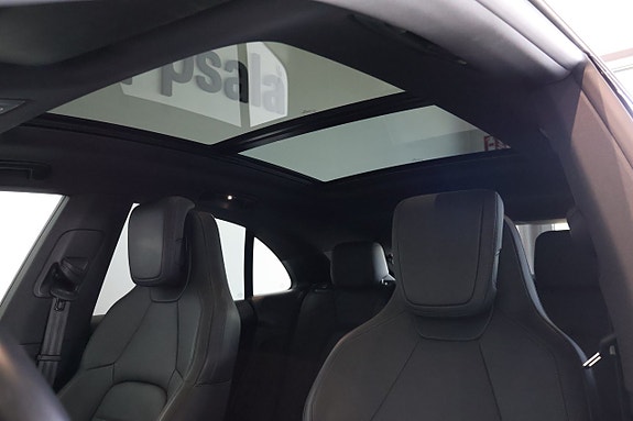 Porsche Macan 4 6 of 9