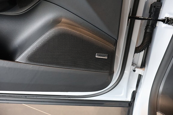 Porsche Macan 4 7 of 9