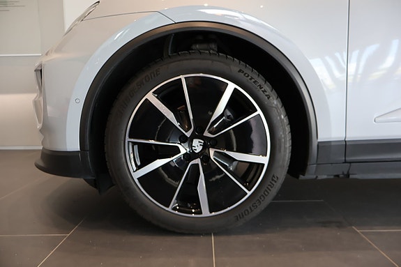 Porsche Macan 4 3 of 9