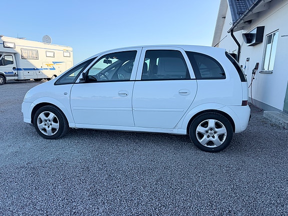 Opel Meriva 2 of 4