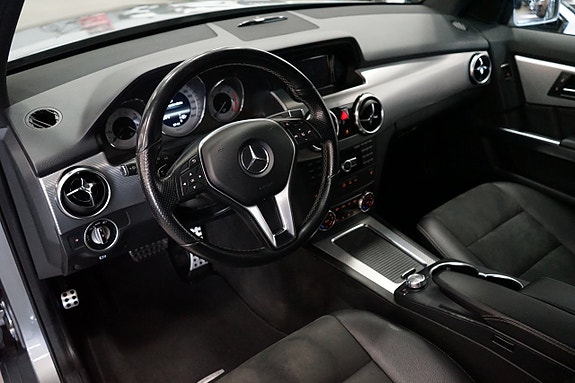 Mercedes-Benz GLK220 9 of 18