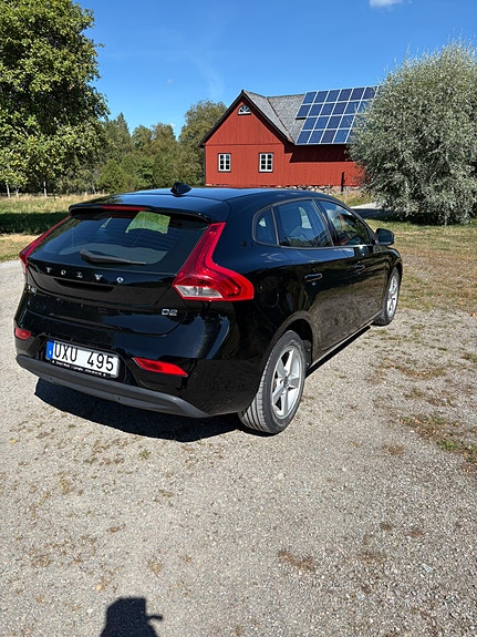 Volvo V40 2 of 9