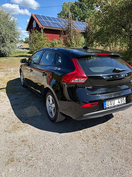 Volvo V40 3 of 9