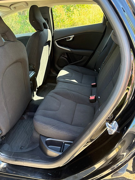 Volvo V40 4 of 9