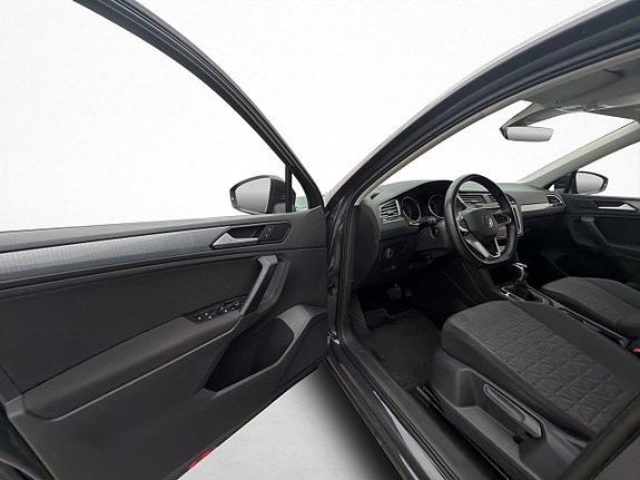 Volkswagen Tiguan 8 of 27