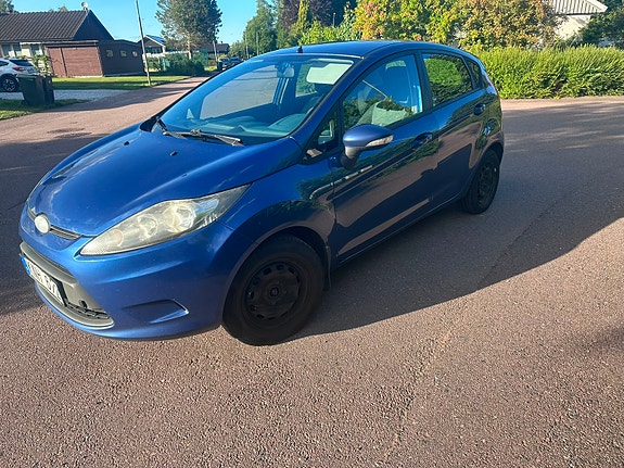 Ford Fiesta 4 of 5