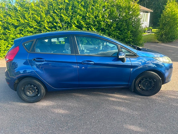 Ford Fiesta 3 of 5