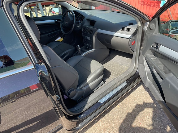 Opel Astra 9 of 17