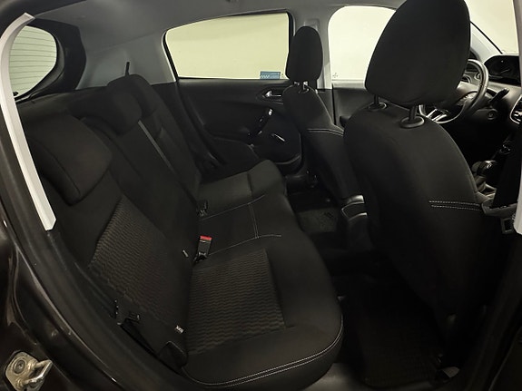 Peugeot 208 9 of 17
