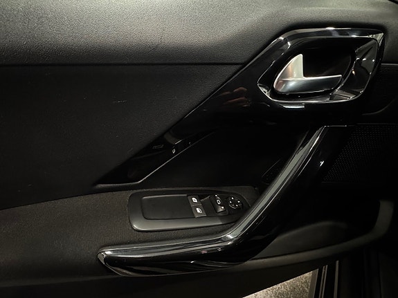 Peugeot 208 16 of 17