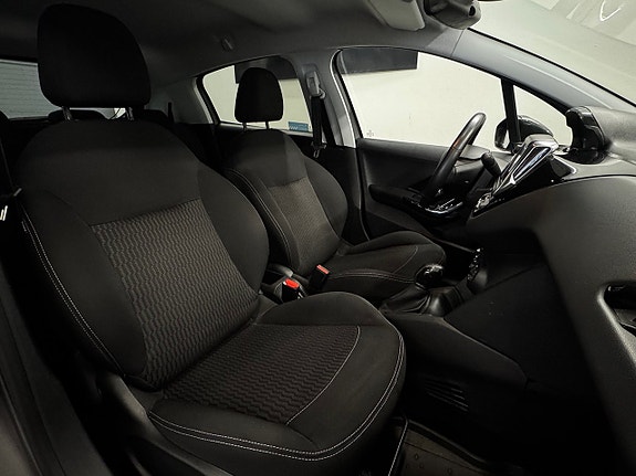 Peugeot 208 7 of 17