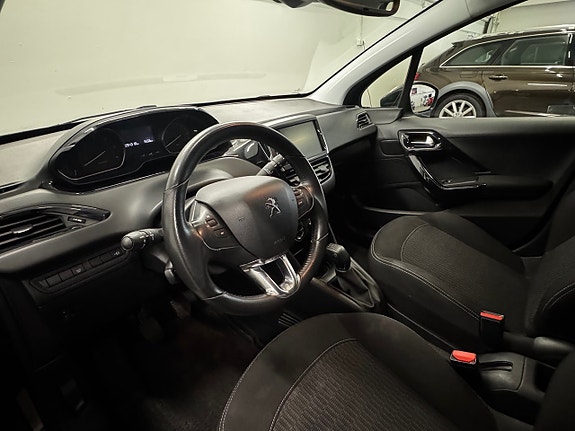 Peugeot 208 8 of 17