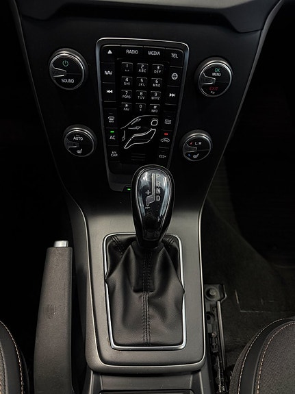 Volvo V40 Cross Country 20 of 30