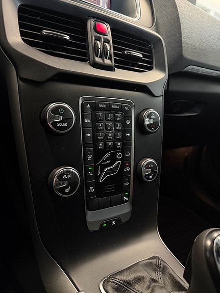 Volvo V40 Cross Country 21 of 30