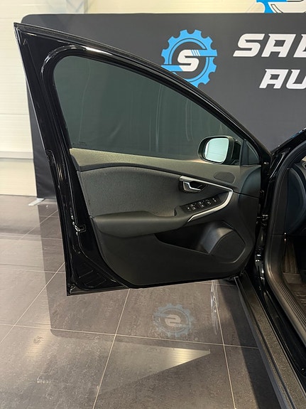 Volvo V40 Cross Country 14 of 30