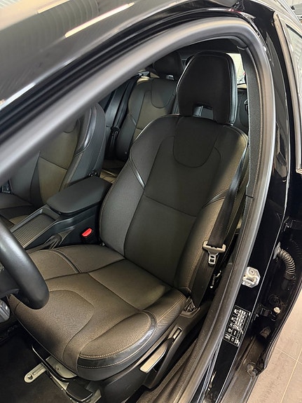 Volvo V40 Cross Country 17 of 30