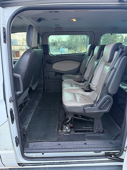 Ford Tourneo Custom 11 of 23