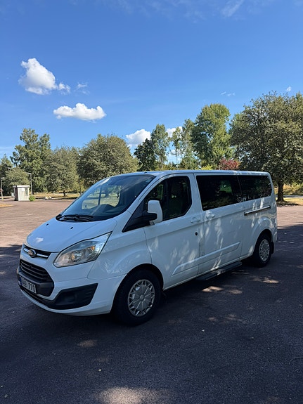 Ford Tourneo Custom 2 of 23