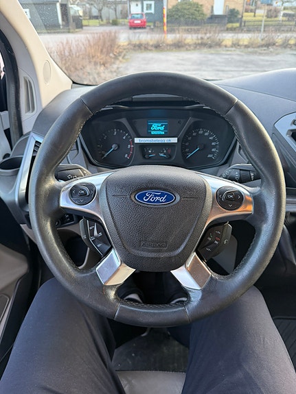Ford Tourneo Custom 15 of 23