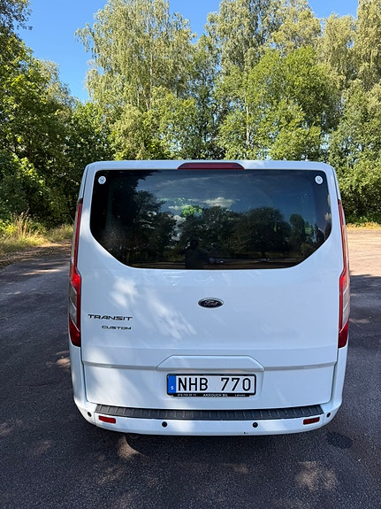 Ford Tourneo Custom 8 of 23