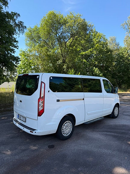 Ford Tourneo Custom 4 of 23