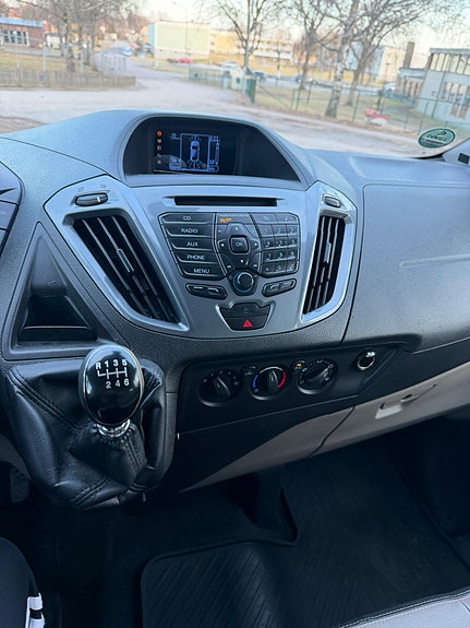 Ford Tourneo Custom 18 of 23