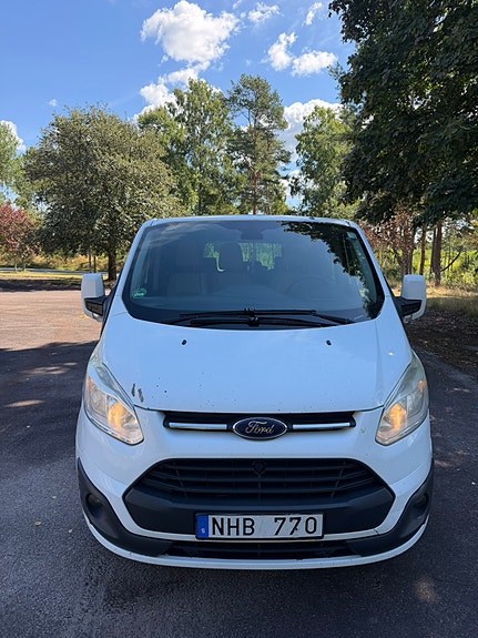 Ford Tourneo Custom 3 of 23