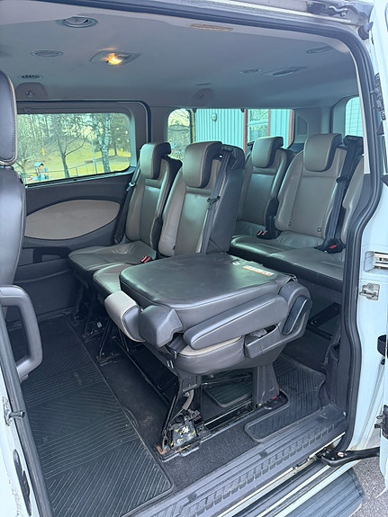 Ford Tourneo Custom 12 of 23
