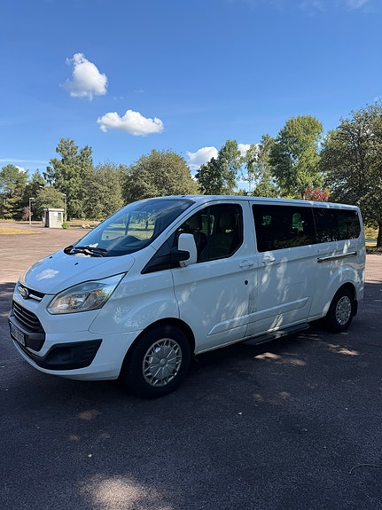 Ford Tourneo Custom 7 of 23