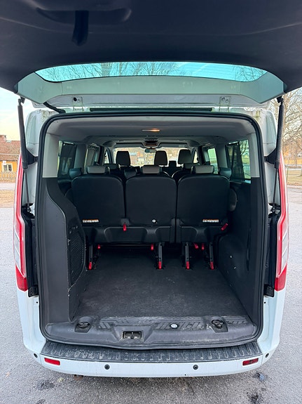 Ford Tourneo Custom 14 of 23