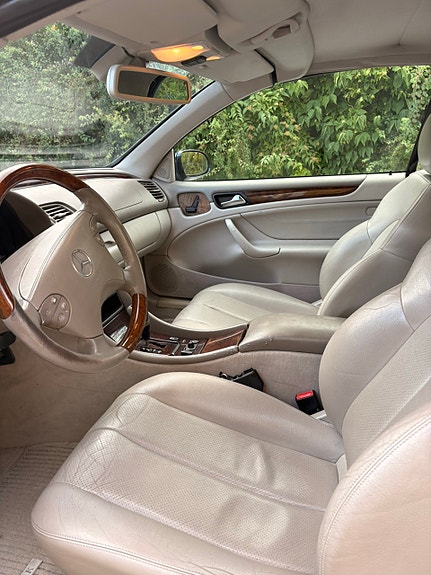 Mercedes-Benz CLK230 4 of 7