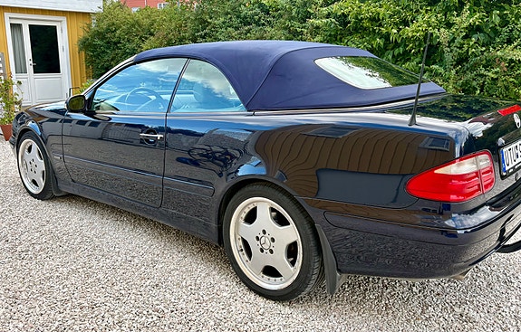 Mercedes-Benz CLK230 2 of 7