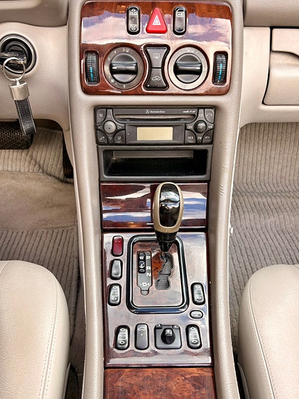 Mercedes-Benz CLK230 5 of 7