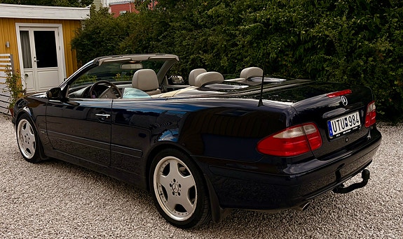 Mercedes-Benz CLK230 3 of 7