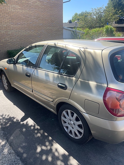 Nissan Almera 2 of 6